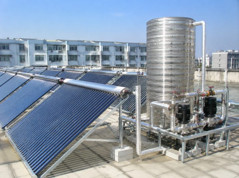 禹城商用大容量真空管太阳能热水系统